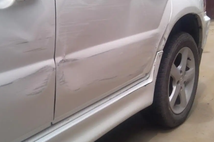 汽車救援解答汽車劃痕怎么辦？